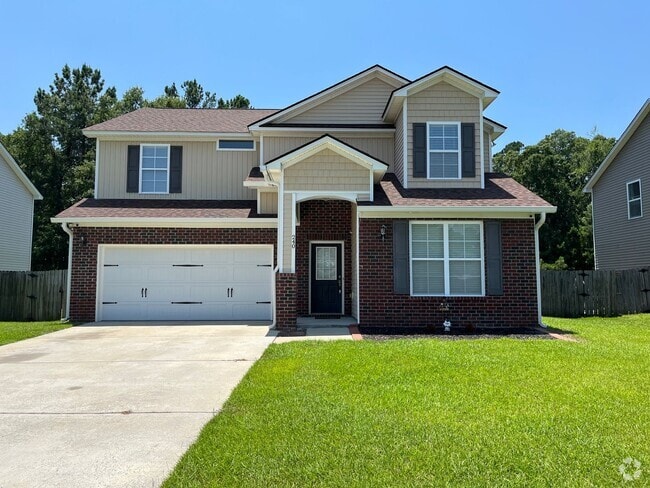 Building Photo - Beautiful 6 Bedroom, 3.5 Bath Home