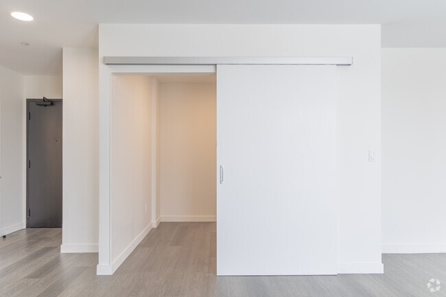 1BR + Den, 1BA - 735SF - Den