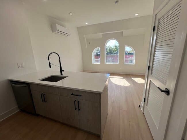 Building Photo - 4253 Viola St Unit 3