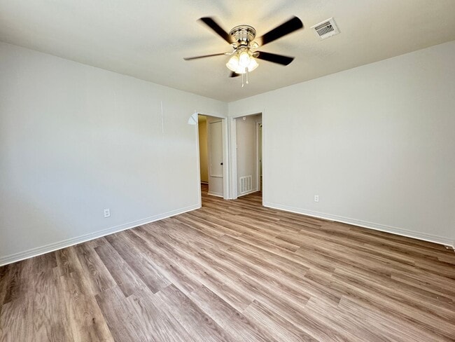 Photo - 124/128 RWE Jones Unit 128 RWE Jones Dr