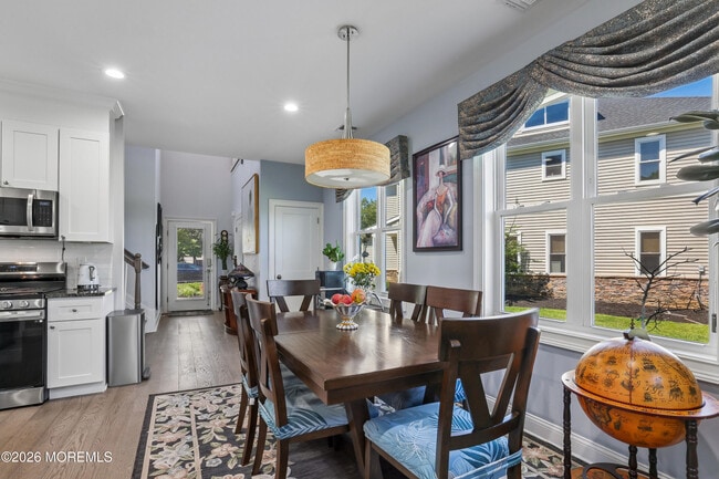 Photo - 112 Hedgerow Ln
