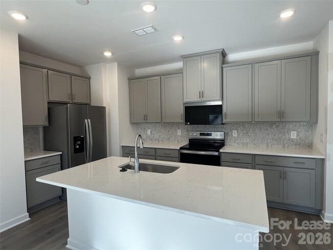 Photo - 1500 31st St NE