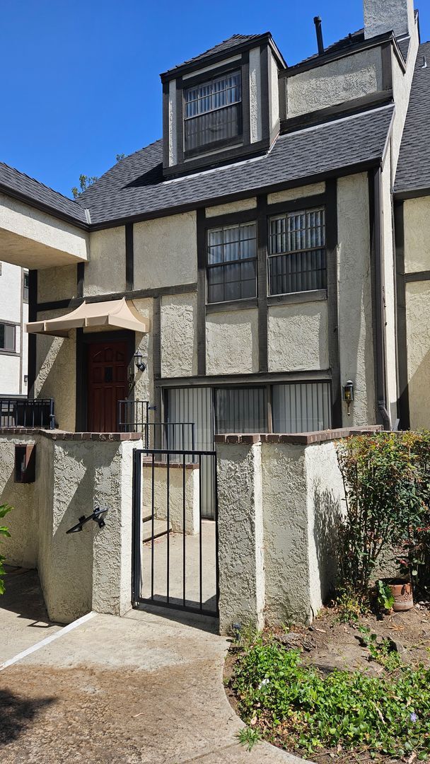 Photo - Tutor-style townhome! Duel master with attached garage!