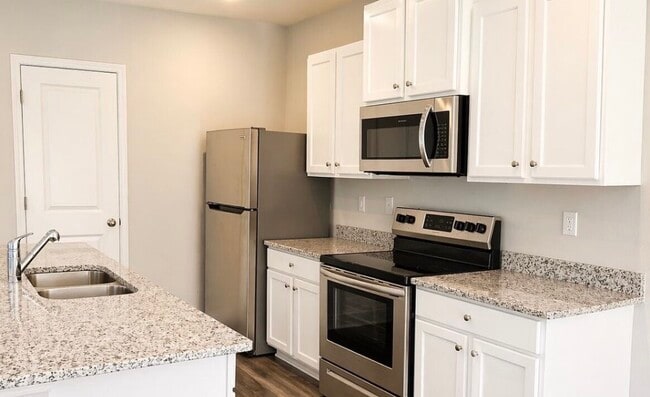 Photo - 404 Oakwood Dr NW
