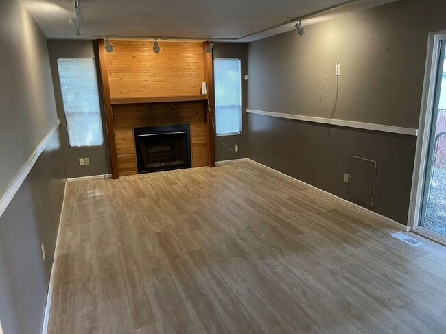 Photo - Beautiful & stunning 3-bed, 2-bath house i...