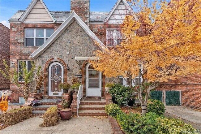 Building Photo - 68-28 Alderton St Unit 1