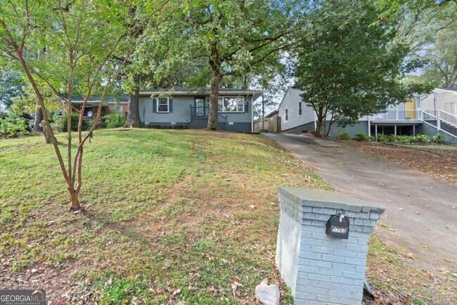 Photo - 1763 Pennington Pl SE