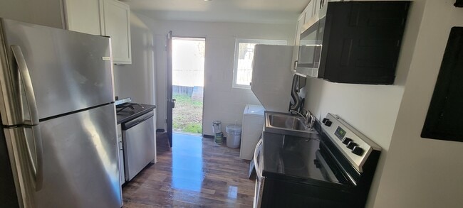 kitchen - 1207 Colfax St Unit A