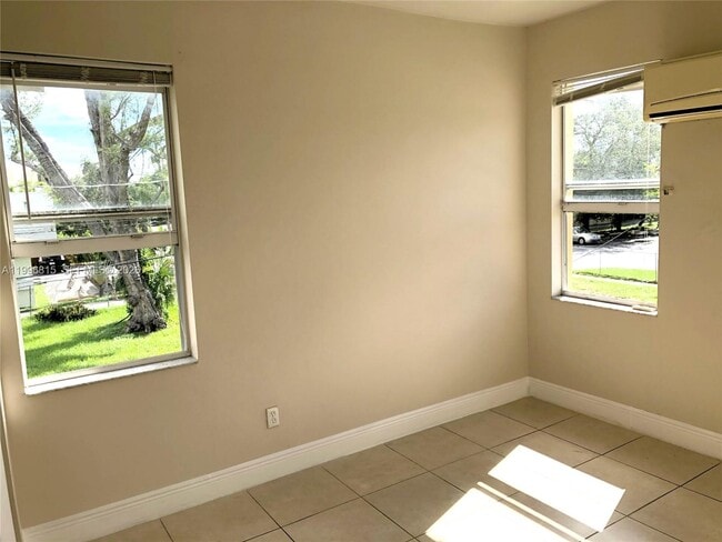 Photo - 12124 NE 5th Ave Unidad 7