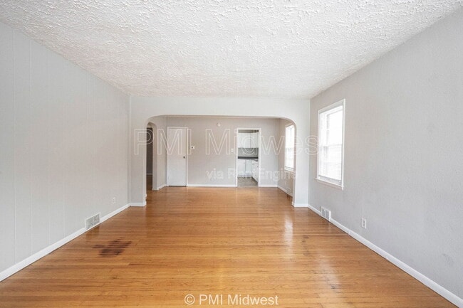 Photo - 5005 Indianola Ave