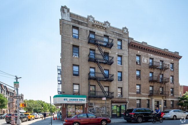 Photo - Graham Court