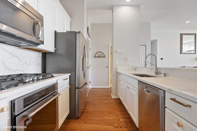 Photo - 1350 W Fullerton Ave Unit 302