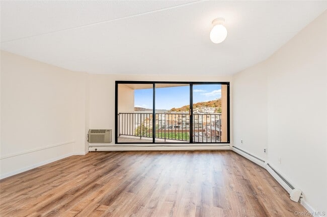 Photo - 1155 Warburton Ave Unidad 7B