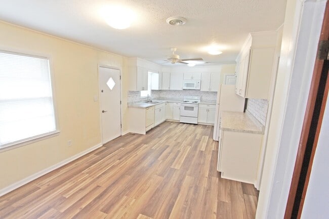 Photo - 401 Windridge Dr