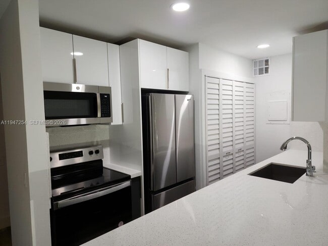 Photo - 4545 Treehouse Ln Unit H