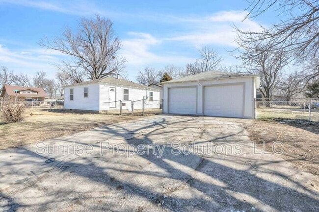 Photo - 300 SE 48th St