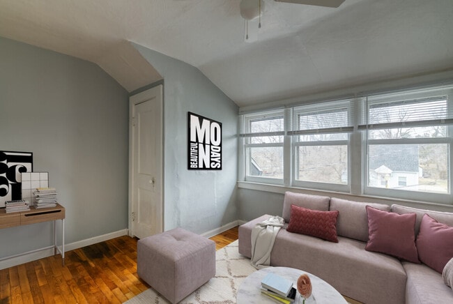 Photo - 224 Crest St