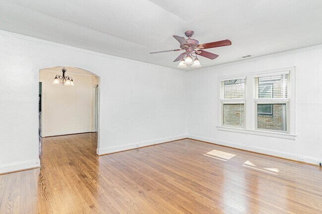 5926.5 La Vista Dr