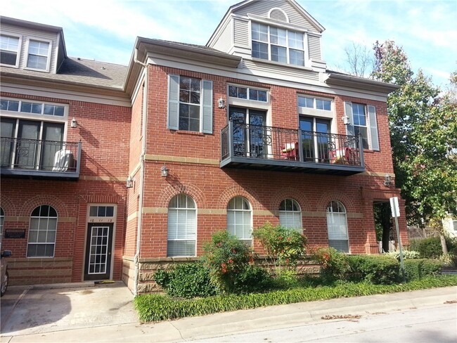 Building Photo - 340 Campbell Ave Unit 10