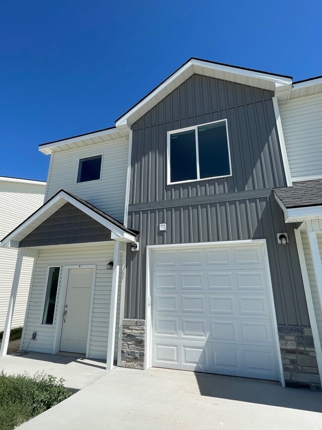 Building Photo - 109 Hillcrest Ave