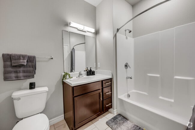 2 habitaciones, 2 baños, 935 pies cuadrados, segundo baño