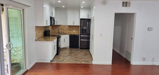 Photo - 312 N Louise St Unidad 108