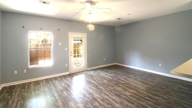 Photo - 211 Third St SE