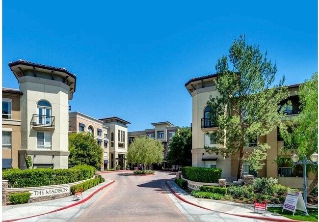 Building Photo - 24555 Town Center Dr