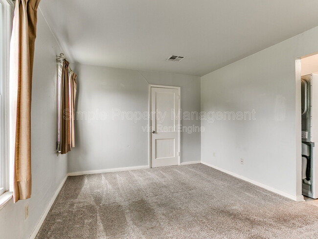 Photo - 810 N Marshall Dr