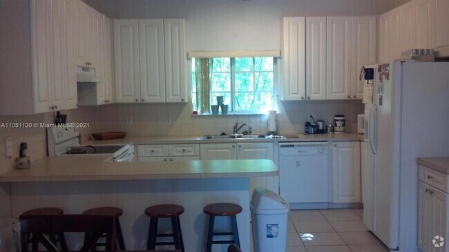 Building Photo - 4802 Washington St Unit 14 Rental