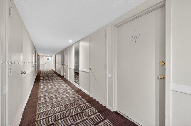 Photo - 1050 SE 15th St Unit 307