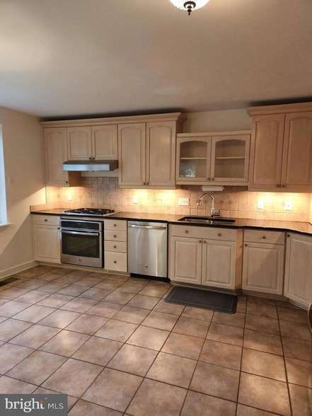 Photo - 3916 48th St NW