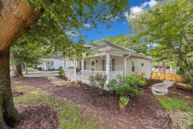 Photo - 215 6th St