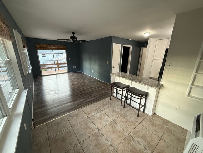 Building Photo - 4715 Hollingsworth Ave Unit 2 Rental