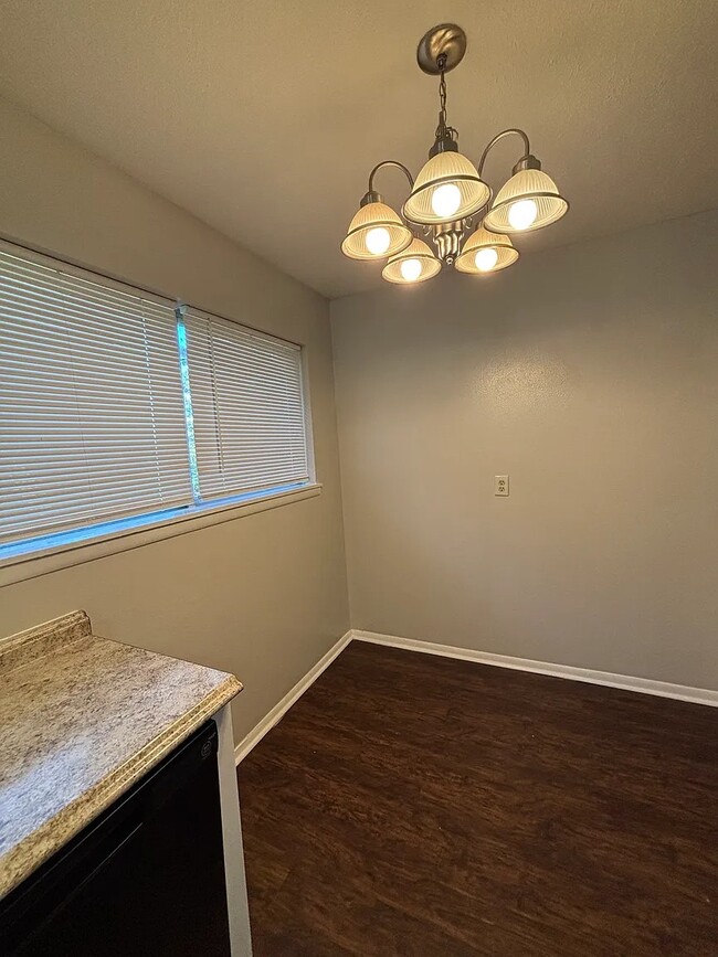 Photo - 1220 Twin Lakes Dr