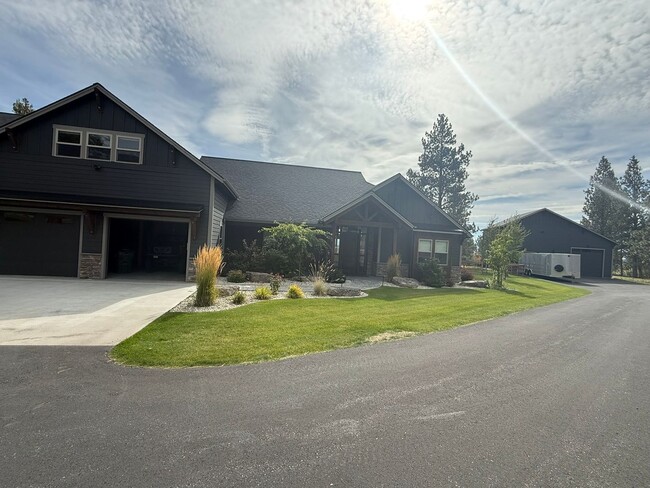 Photo - 875 Saddleback Dr