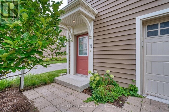 Photo - 1040 Coronation Dr