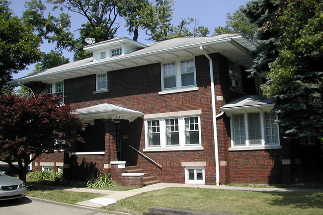 Building Photo - 713 E 8th St Rental