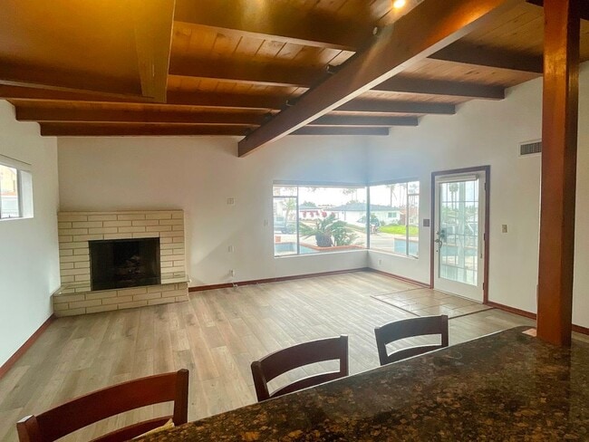 Building Photo - 142 Avenida Dolores