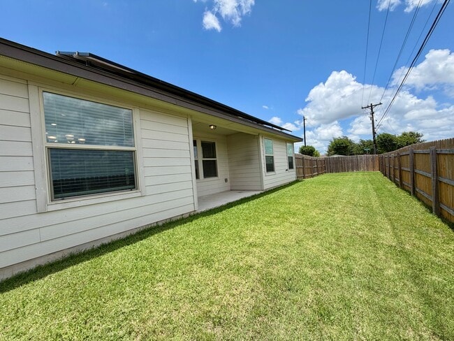 Building Photo - 829 Ibis Falls Loop