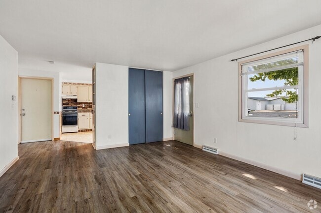 Building Photo - 915/917 Byrd Avenue Unit Lower Rental