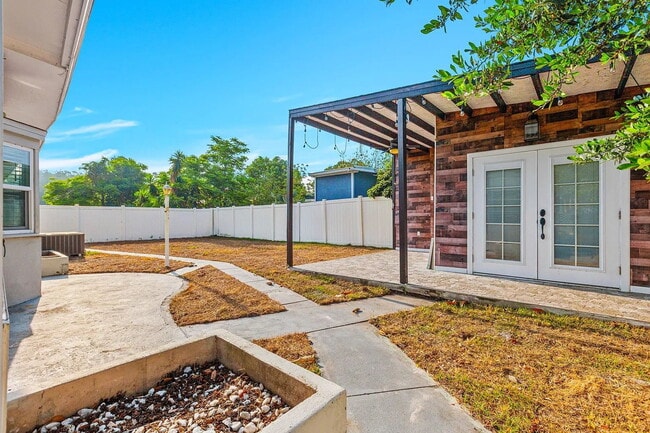 Photo - BEAUTIFULLY REMODELED 3-BEDROOM TAMPA HOME | SUNROOM | MODERN INTERIOR