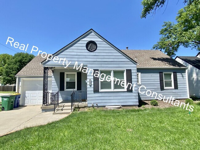 Charming 3-Bedroom Ranch Home in Roeland Park - Charming 3-Bedroom Ranch Home in Roeland Park