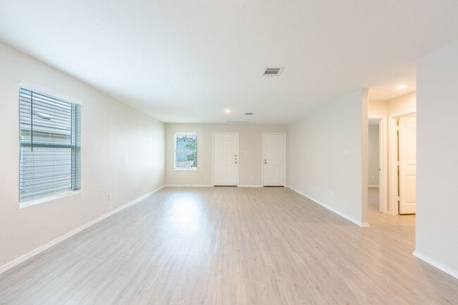 Photo - 4220 Revetment Way