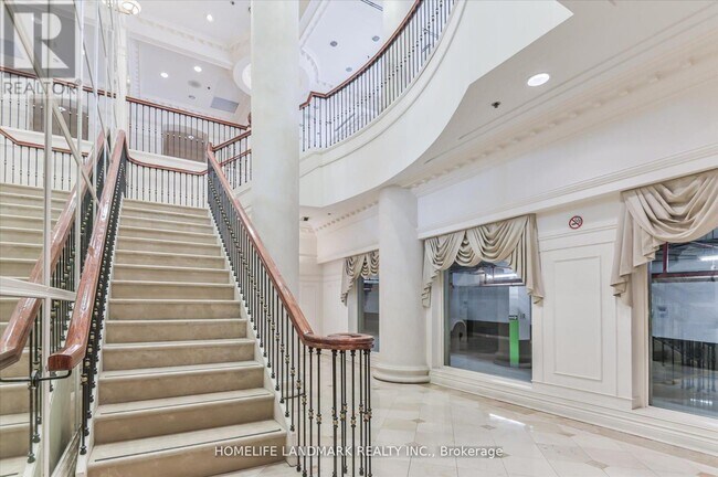 Photo - 18 Sommerset Way Unit 206
