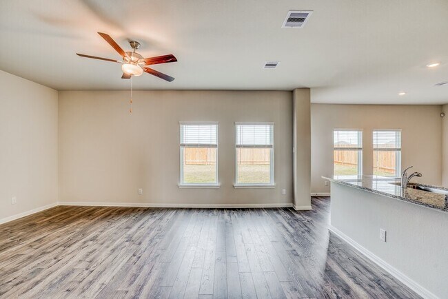 Photo - 400 Lynn Lotus Dr