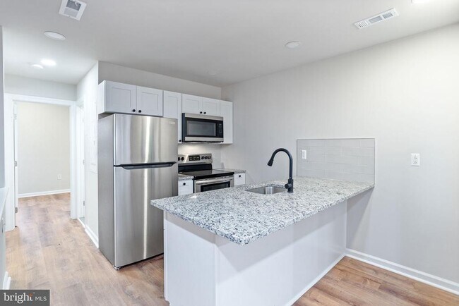 Photo - 836 N 42nd St