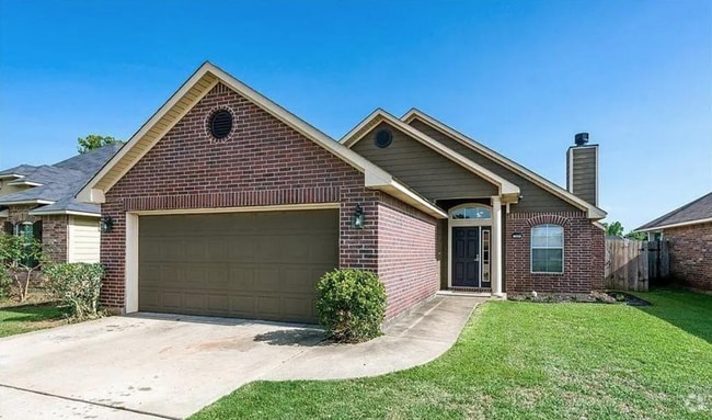 Building Photo - Move-in Ready 3 bed/ 2 bath home in South ...