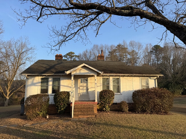 Building Photo - 14 Sulphur Springs Rd