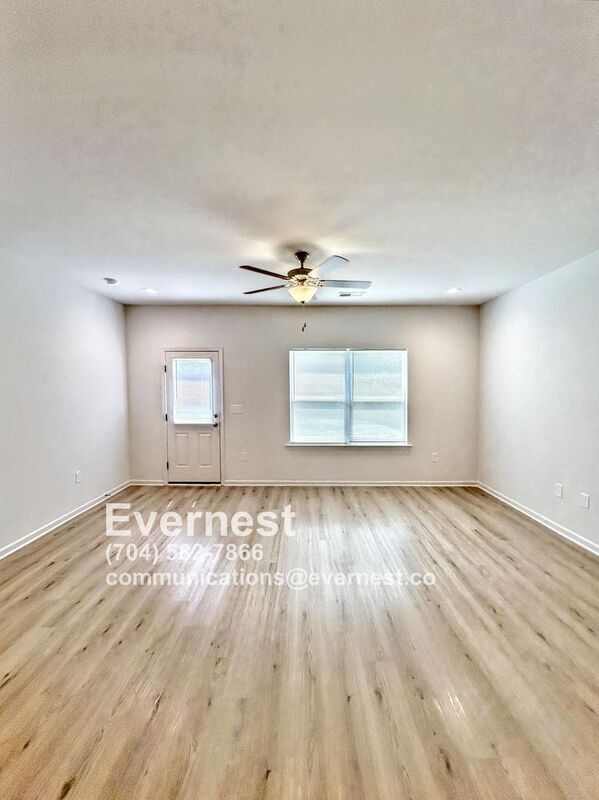 Photo - 737 N McFarland St